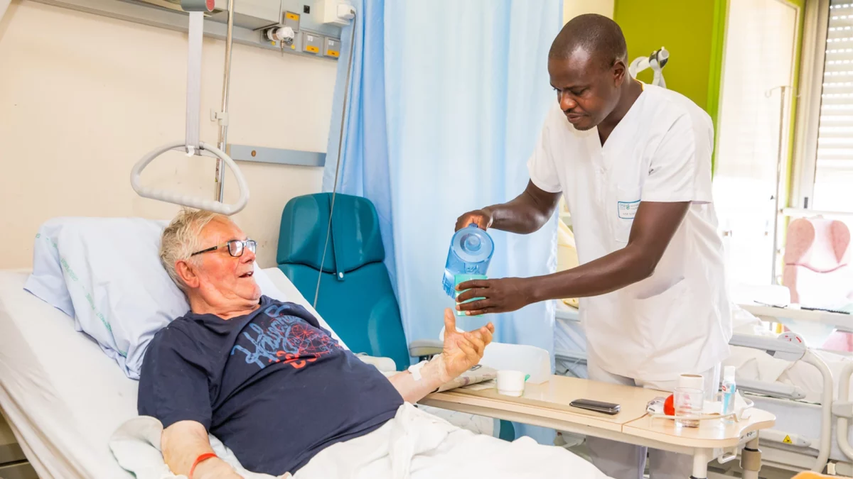 Formation aide soignante : obtenir le Diplôme d’État (DEAS)